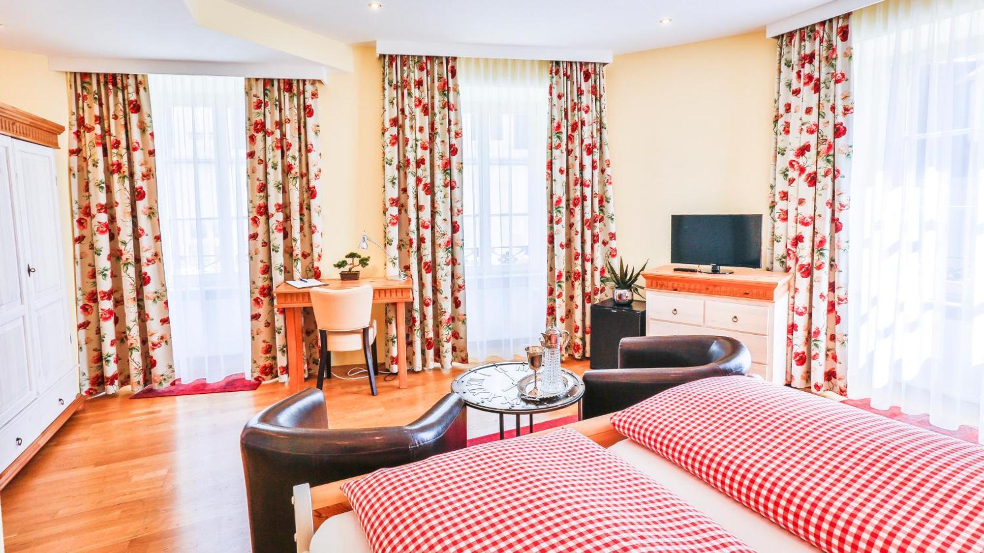Hotel Zum Goldenen Loewen Baden-Baden Ruang foto