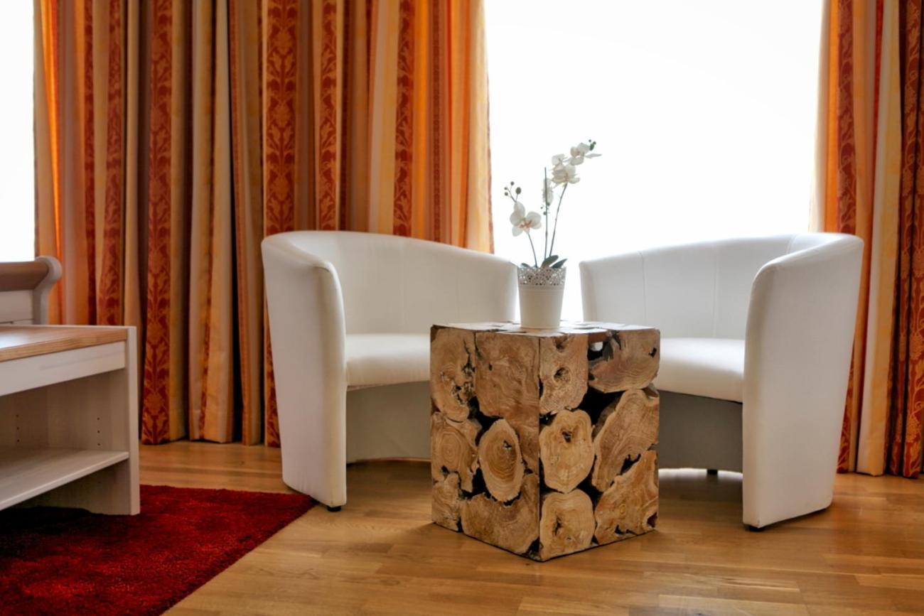 Hotel Zum Goldenen Loewen Baden-Baden Bagian luar foto