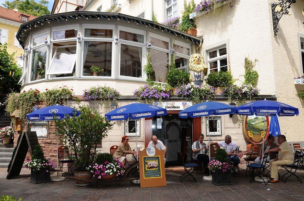 Hotel Zum Goldenen Loewen Baden-Baden Bagian luar foto